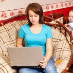 Какие есть способы, варианты заработать деньги сидя дома в декрете с ребенком без вложений