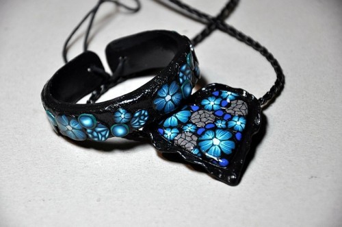 Светящаяся бижутерия: кулон и браслет