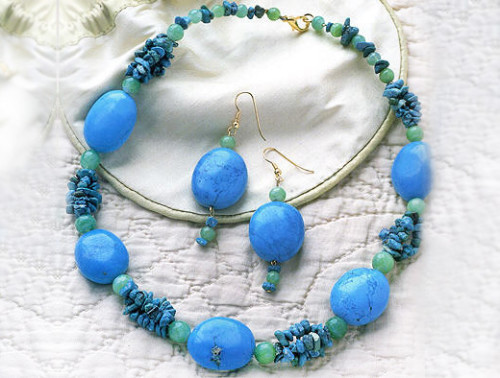 Колье из камней