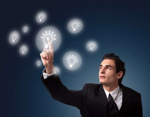 Парень ищет идею для бизнеса