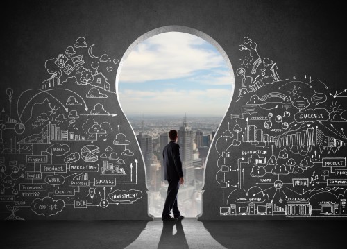 Парень ищет идею для своего небольшого бизнеса