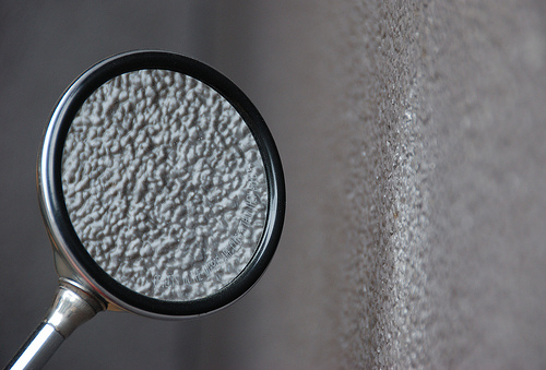 Цемент и лупа