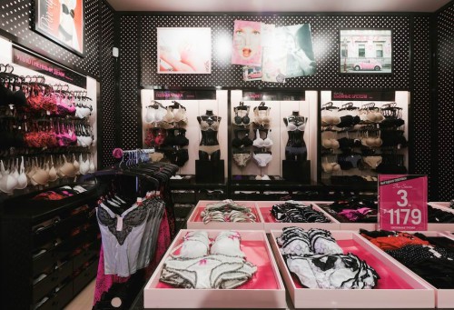 Торговый зал магазина нижнего белья