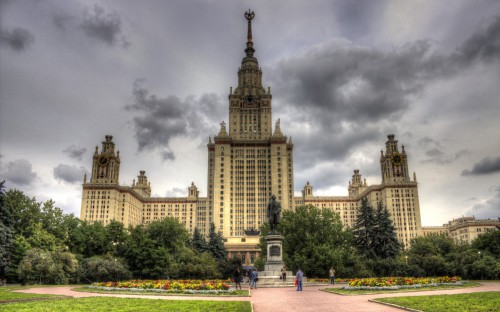 Здание МГУ в Москве