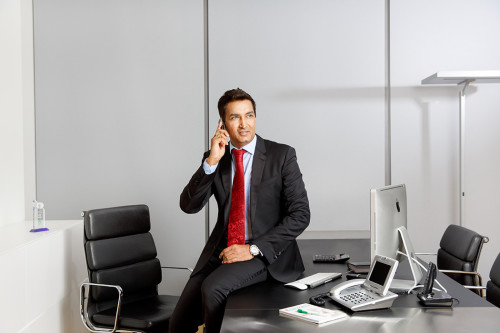 Руководитель фирмы в своём кабинете