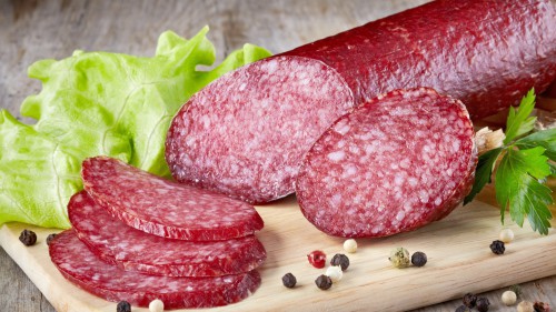 Колбаса на дощечке