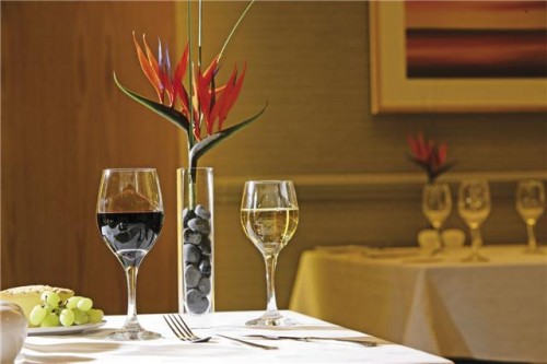 Столик в дорогом ресторане