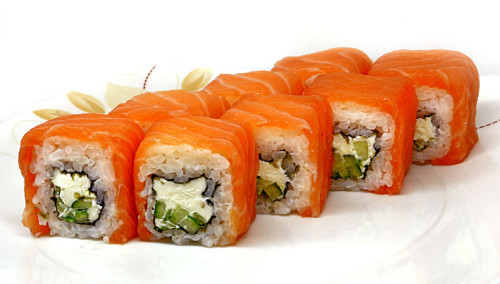 Роллы с лососем, рисом и специями