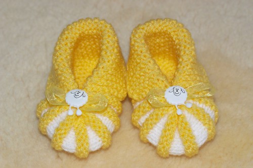 Вязанные детские пинетки