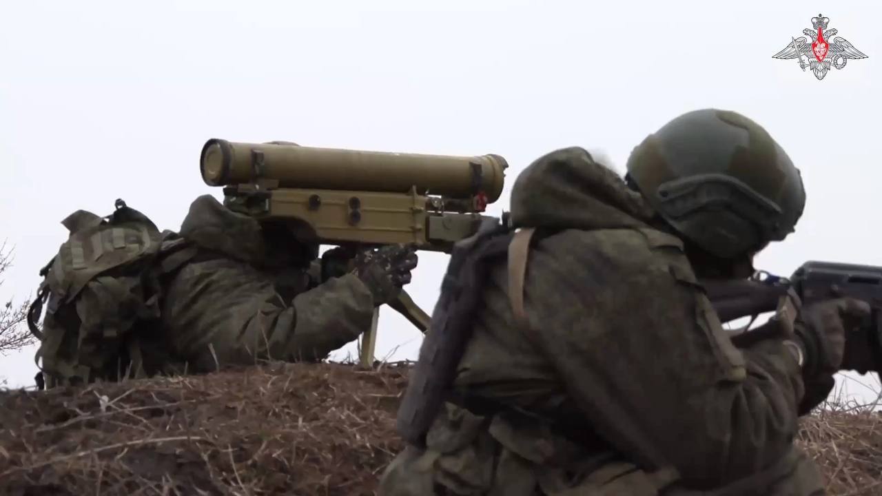 Работа бойцов ВС РФ в зоне проведения специальной операции на Украине. Источник - МО