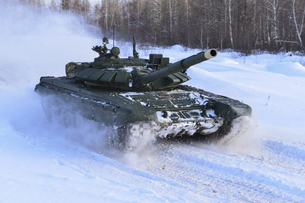 Т-72Б3 движется к цели