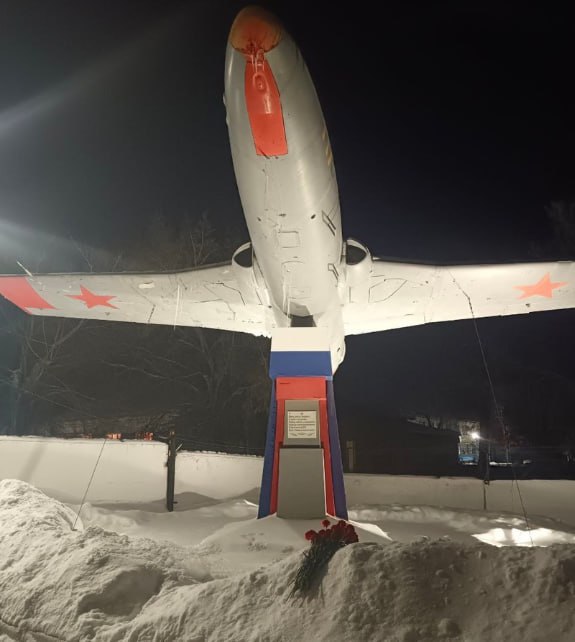 В авиагородке Оренбурга появился мемориал в честь лётчиков, погибших при крушении Ил-76 в Белгородской области