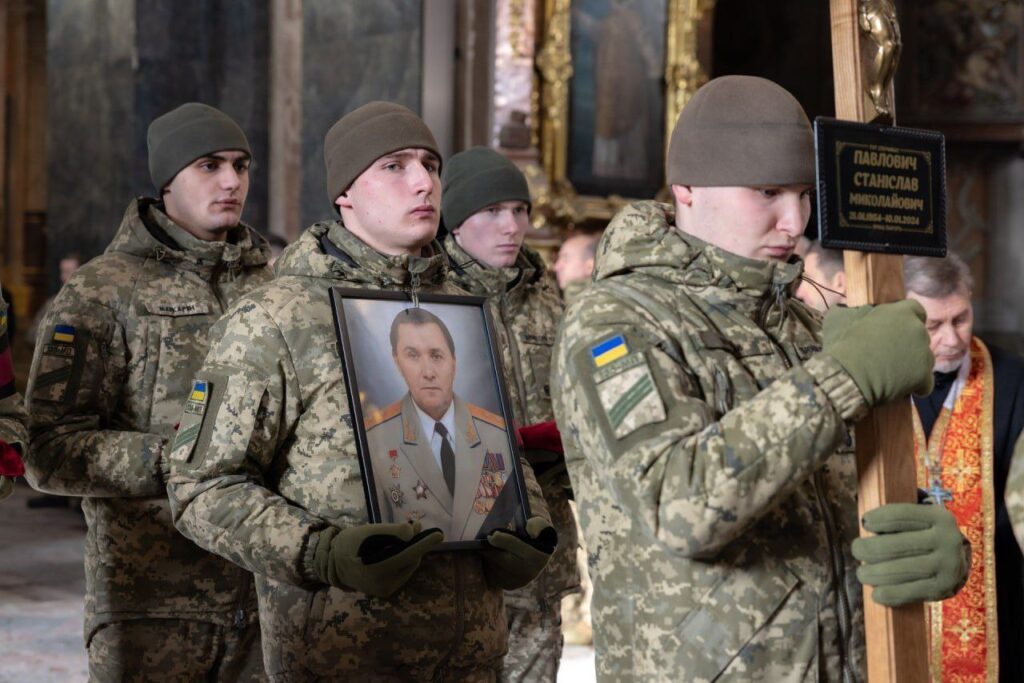 Похороны генерал-лейтенанта ВВС Украины во Львове после прилетов Кинжалов по Киеву