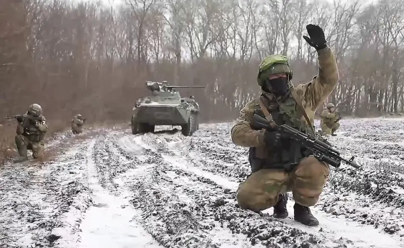 Российские войска расширяют линию фронта
