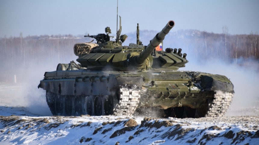 Танк Т-72Б3 в движении