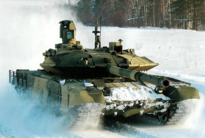 Т-90МС движется к цели