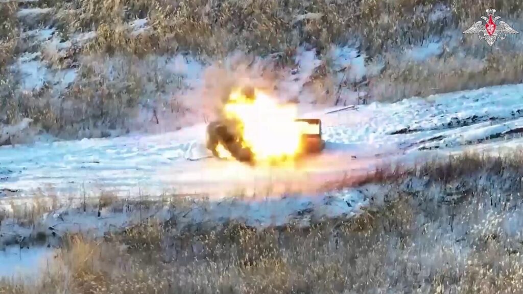 FPV-дроны «Южной» группировки войск уничтожают технику ВСУ. Источник - МО РФ