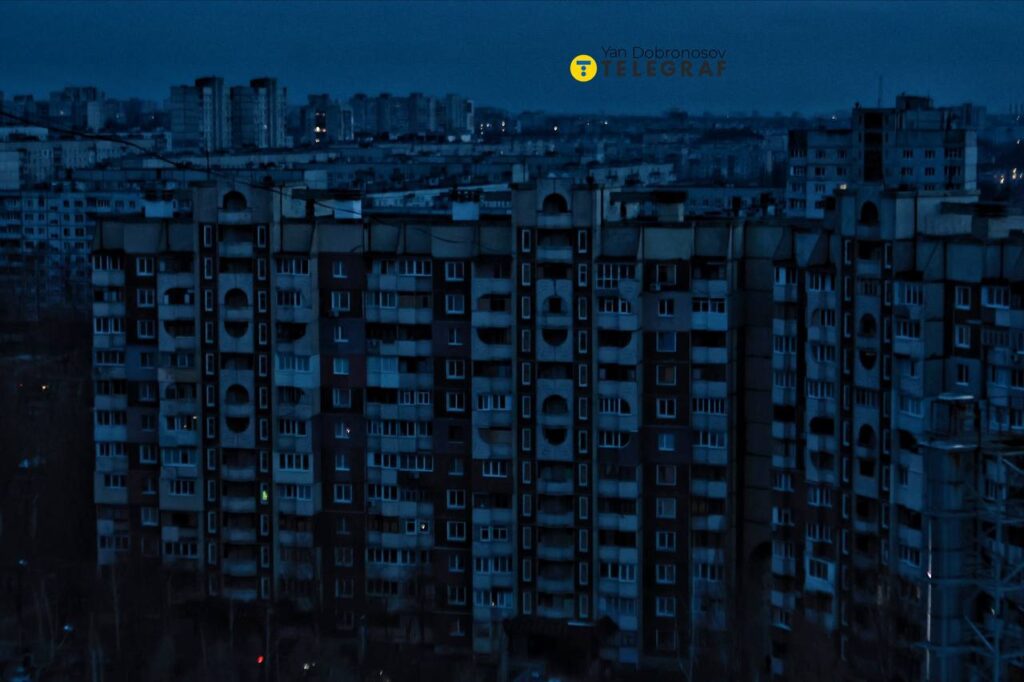 Харьков погрузился во тьму, город готовят к статусу «санитарной зоны»