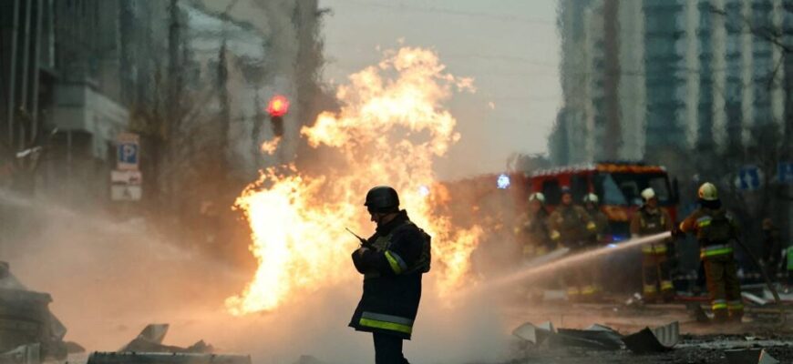 21.12.2024 Нацисты в панике: Удары штурмовиков превратили пригород Торецка в огненную ловушку - обновленная сводка боевых действий, онлайн карта СВО на Украине сегодня: Краснолиманское, Купянское, Херсонское направление (видео боев)